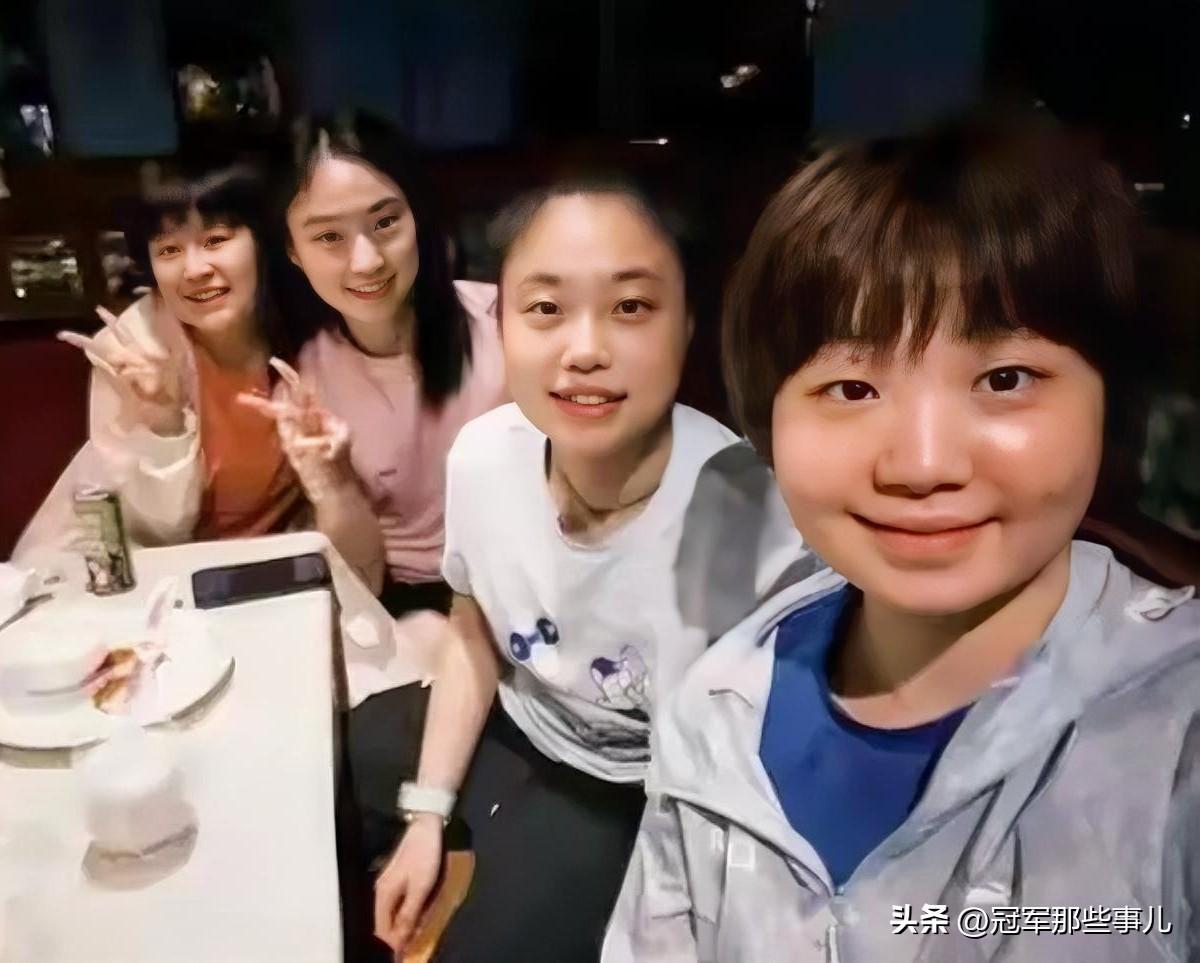 0冠热搜还没凉透，一张聚餐照片又点燃了新一轮争议。国乒小将在欧洲结束两站征程后，