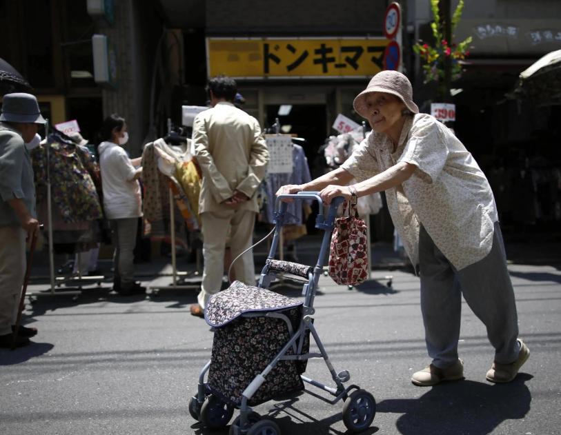 史上最大退休潮来了，每天6万人退休，养老金到底扛不扛得住？未来14年，每年200