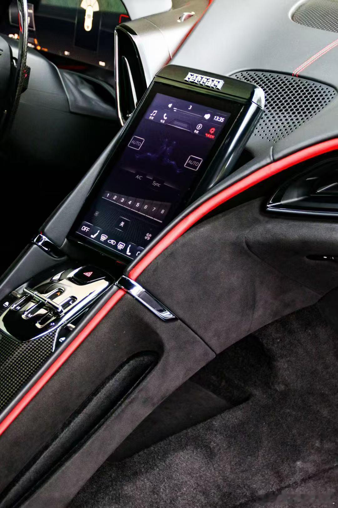 法拉利 罗马 Roma 湖水蓝配色，21年11月上牌，1.8万公里，完美车况，带