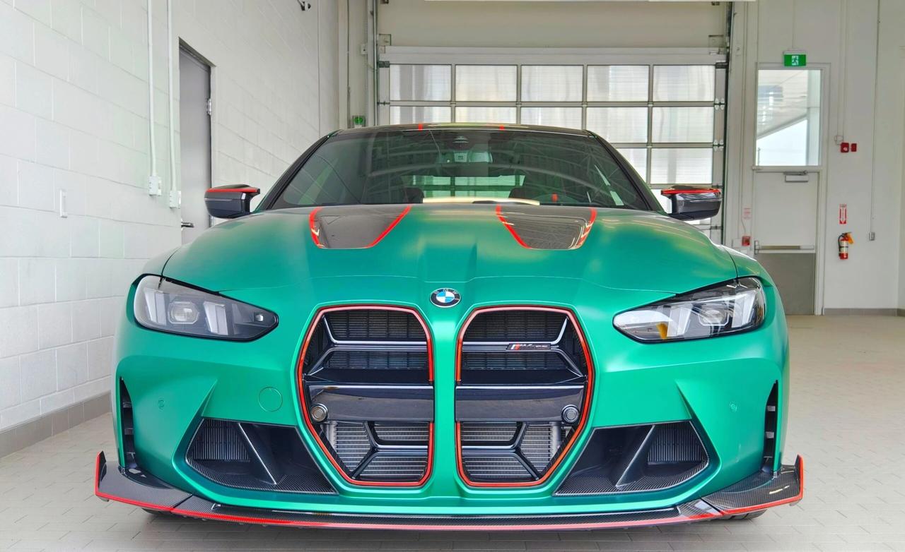 回头率100%，性能车的终结者，BMW M4CSCS徽章的精髓是什么？就是极致轻