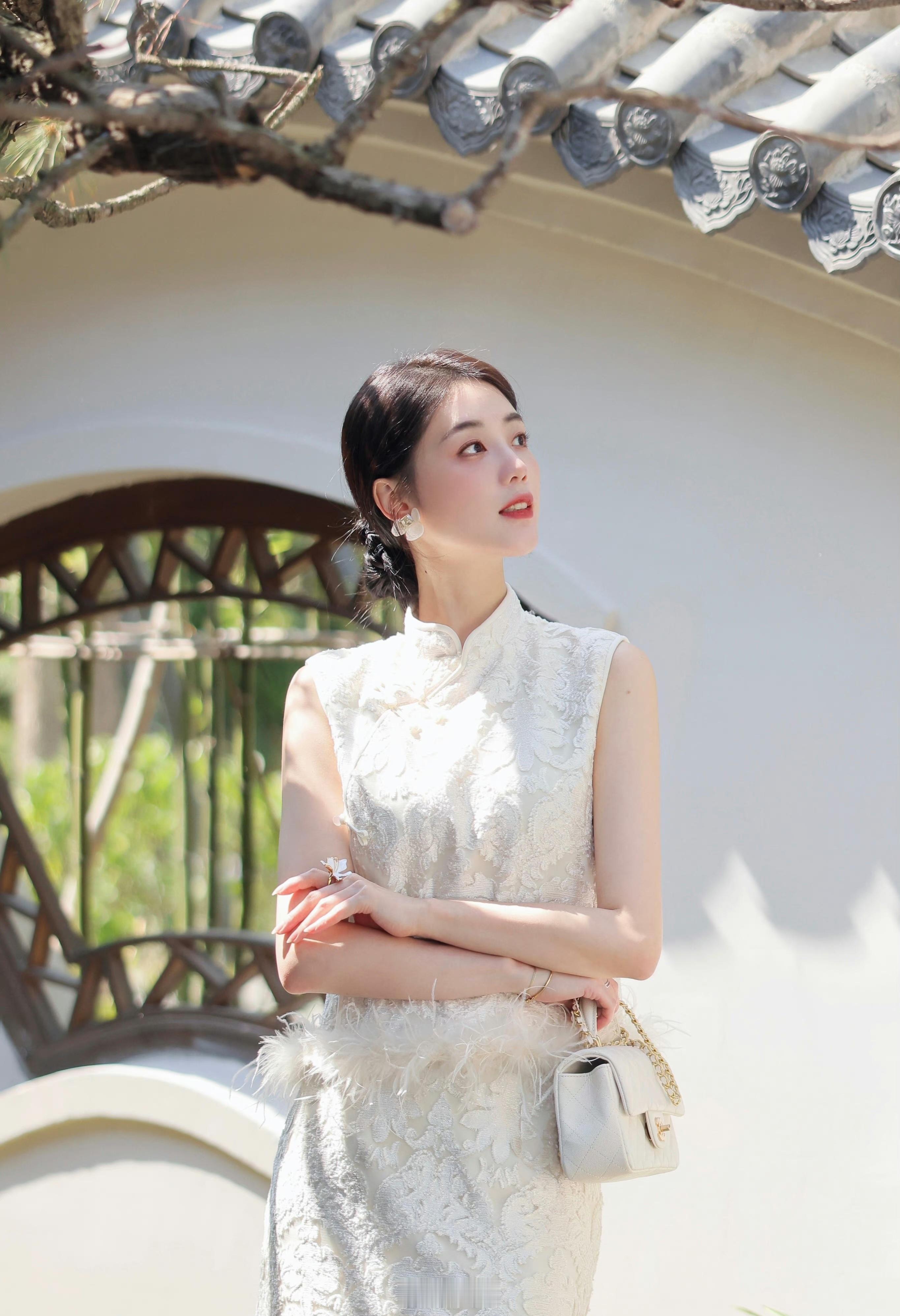 小姐姐的春天是镶嵌在窗子里看的  ​ ​​​