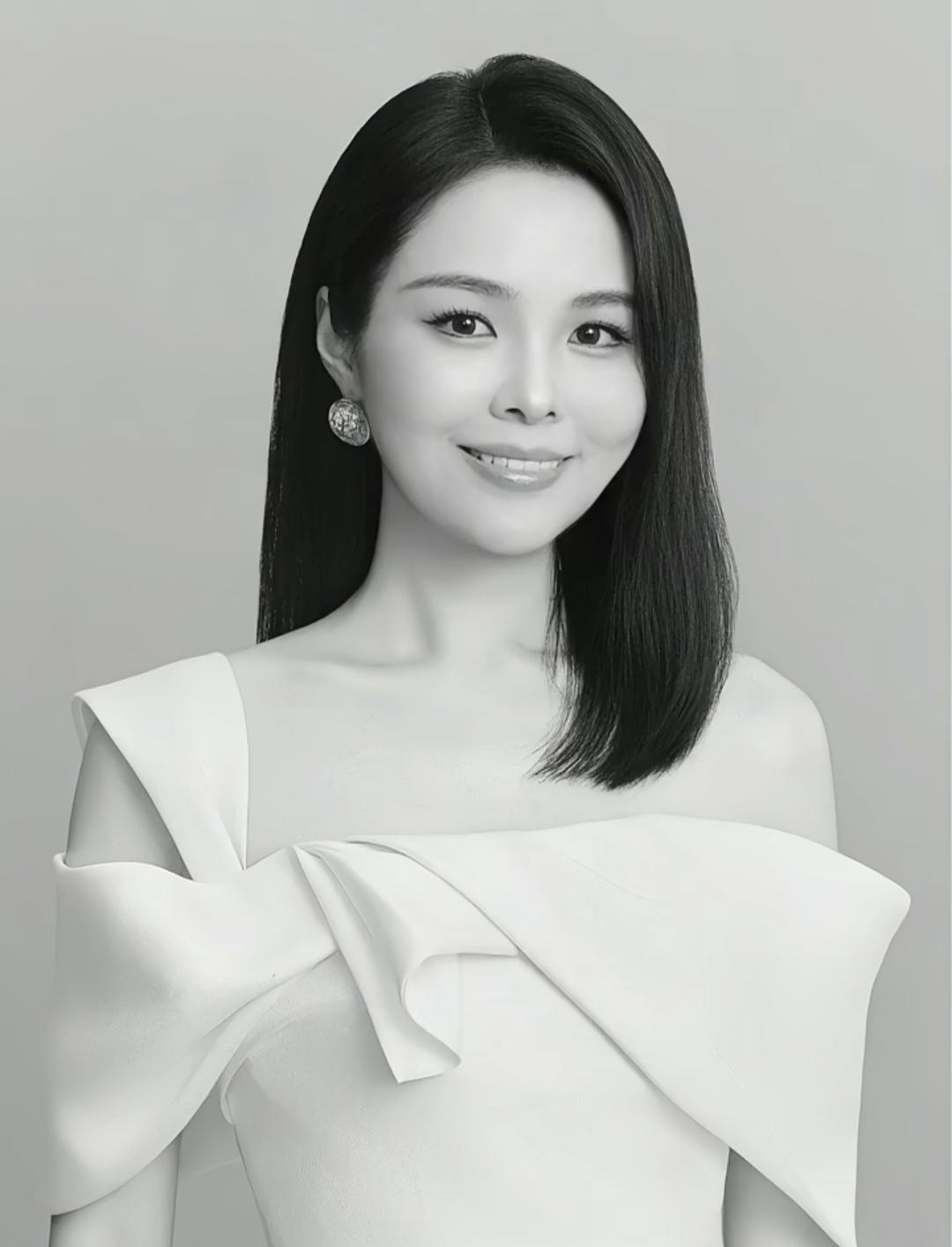 我认识一个，
搞声乐的哥们儿，
昨天跟我吐槽，
他说他们圈里有个怪象，
越没本事