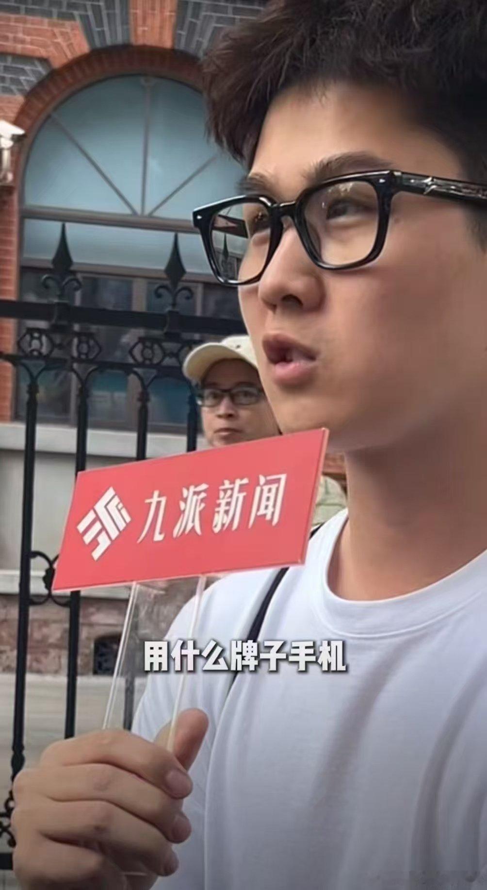 00后在买手机这件事儿开始认真了经销商称今年大电池手机更好卖了00后选购手机不再
