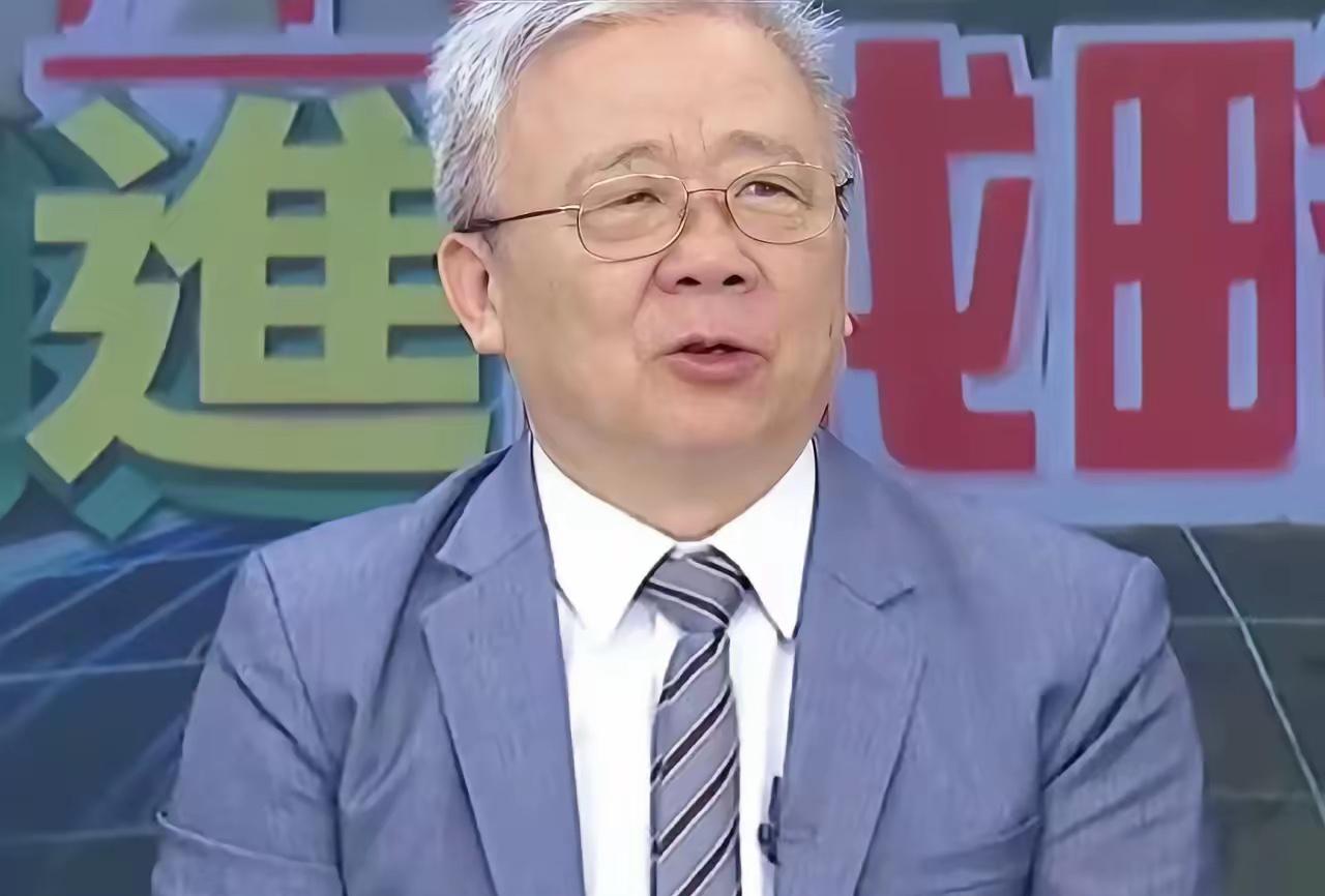 中天请的这个栗正杰，根本就是藏在蓝营的独台份子，攻击小舰长，又攻击季麒连，以后中