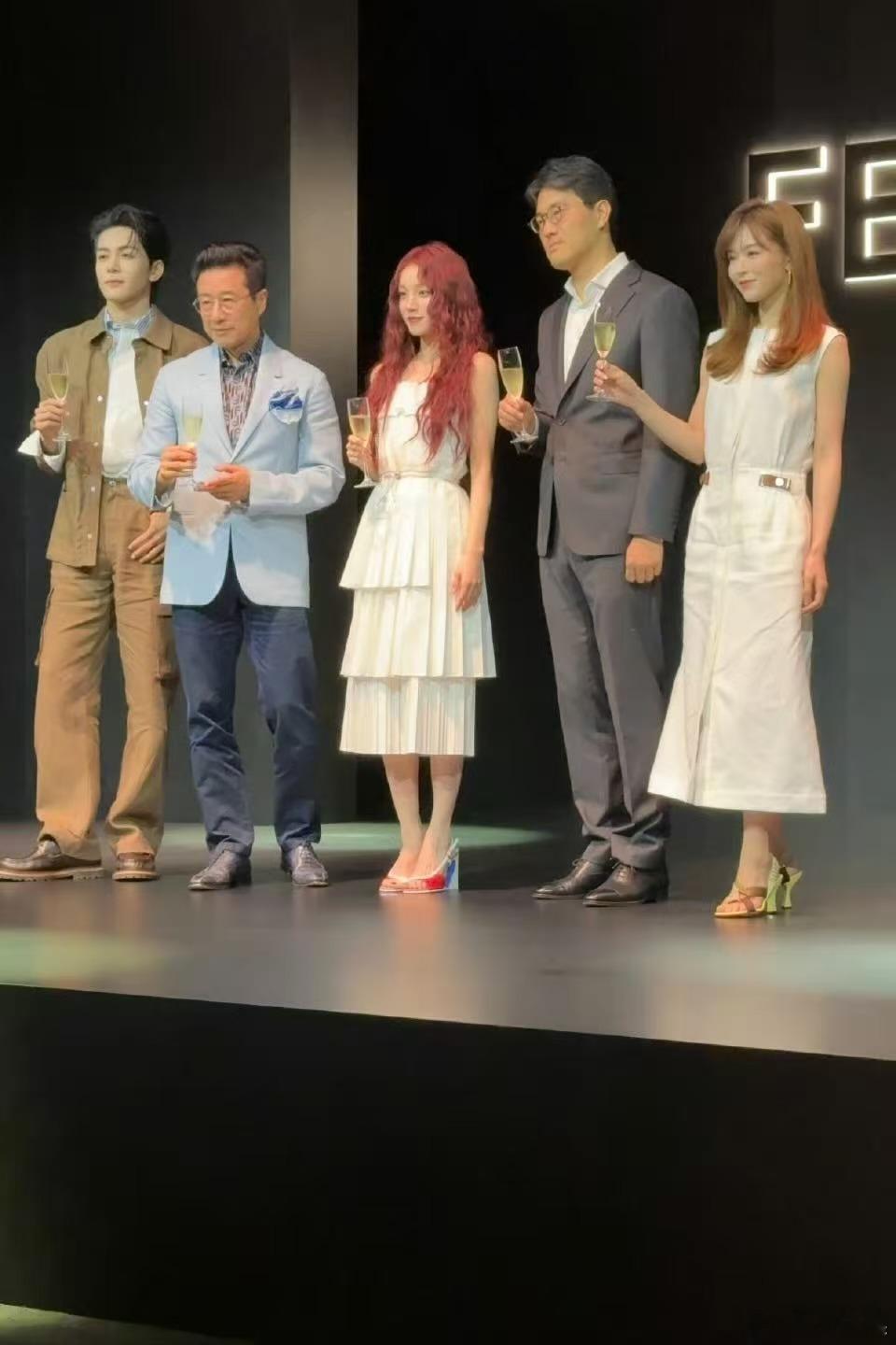 宋雨琦曾舜晞同框合照宋雨琦曾舜晞同台宋雨琦曾舜晞同框合照，不错不错，