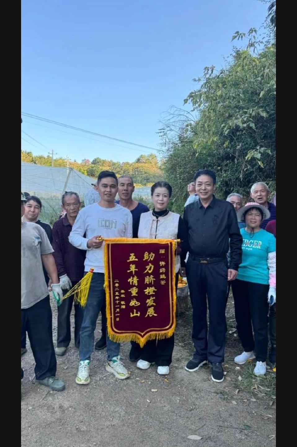 每次刷到老许和老姚的直播，总能感叹时间的变化。五年前，这两人开始在助农路上携手，