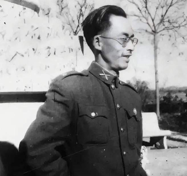 1949年，国军师长李碧光被俘，面对审问，他提了一个奇怪的要求：“能否帮我给周恩