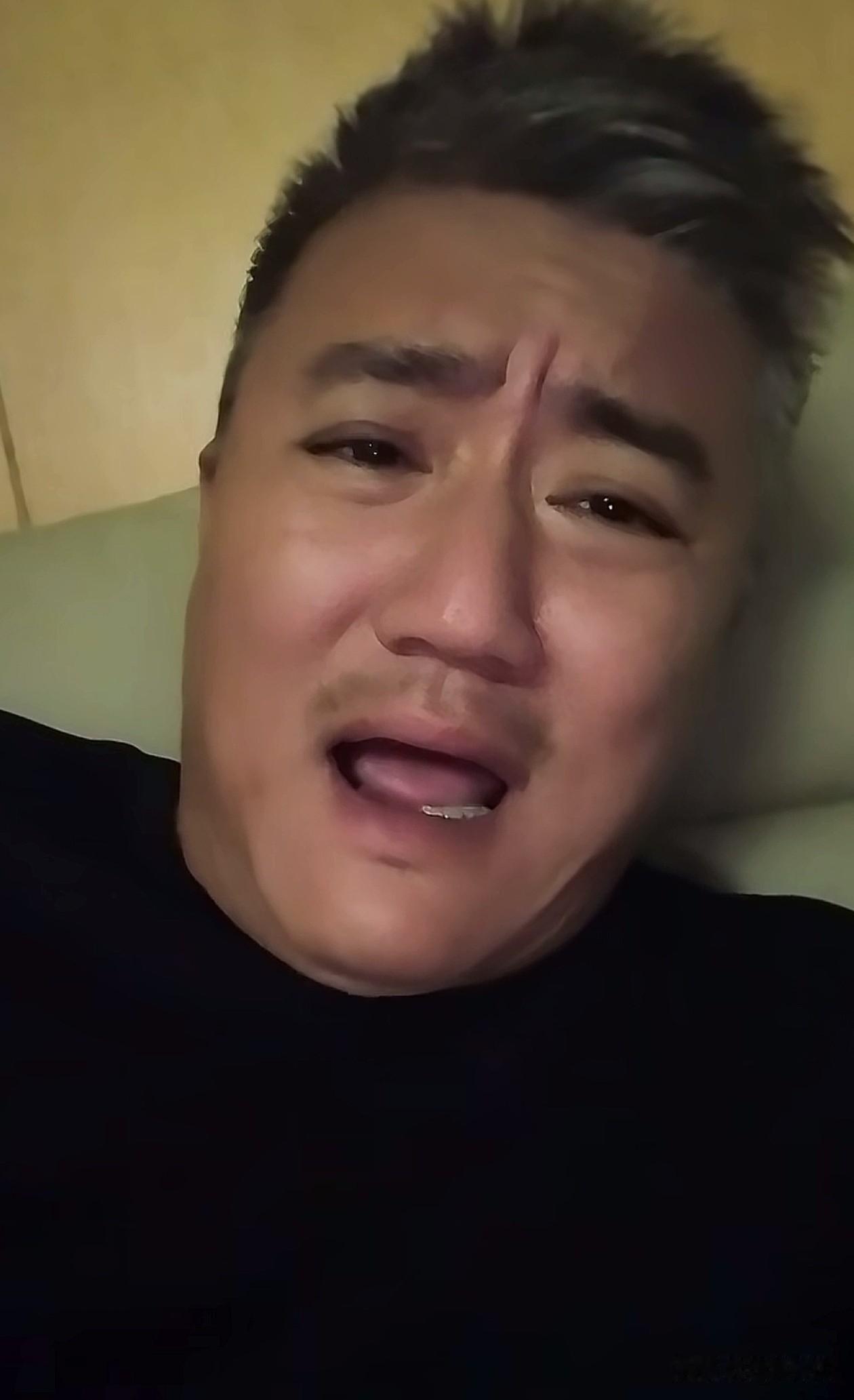 演员叶静称，这大早上不能刷短视频，太气人了。

他与网友聊天，问网友看了吗？说那