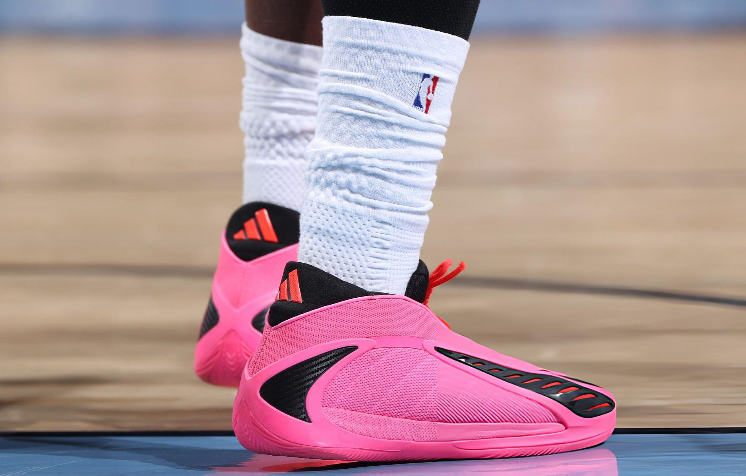 又是猛男专属！华子今日穿着 adidas AE 2 “Lucid Pink”亮相