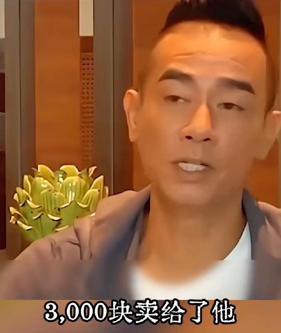 陈小春弟弟被网友找到了？这也太巧了吧

网友发现一个跟陈小春长得很像的工友，而陈