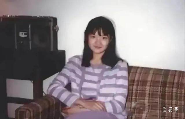 洪晃曾经的模样。
这是她青春的模样。少女的情怀总是美好的，青春给予每个人最美的礼