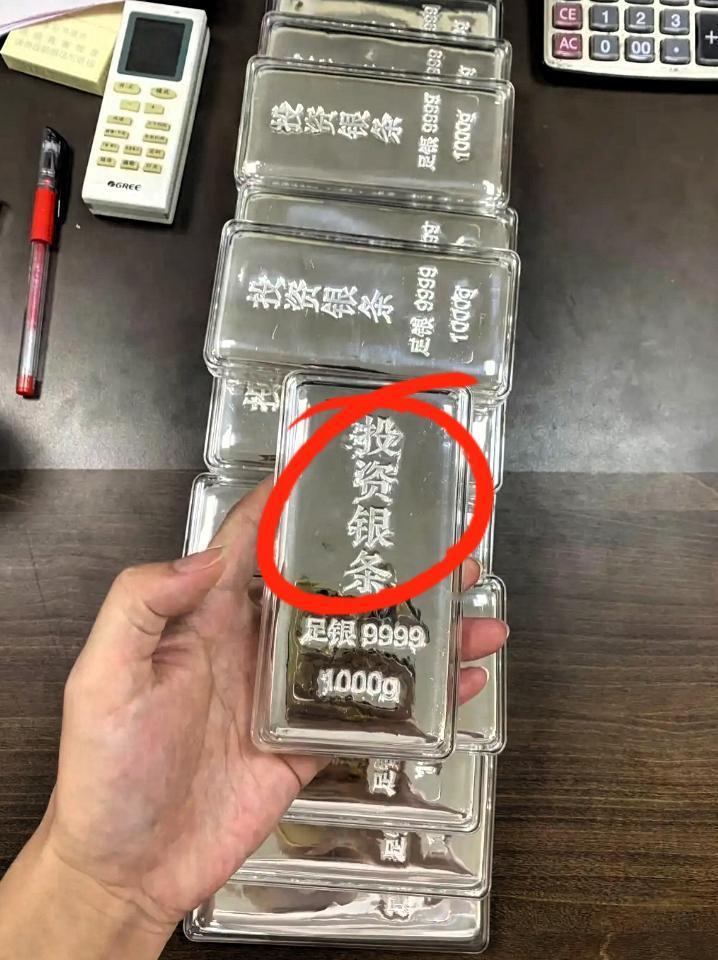 我爸开黄金回收店6年，
今天说的话让我有点懵！

刚才去店里帮忙，数了数今天的交