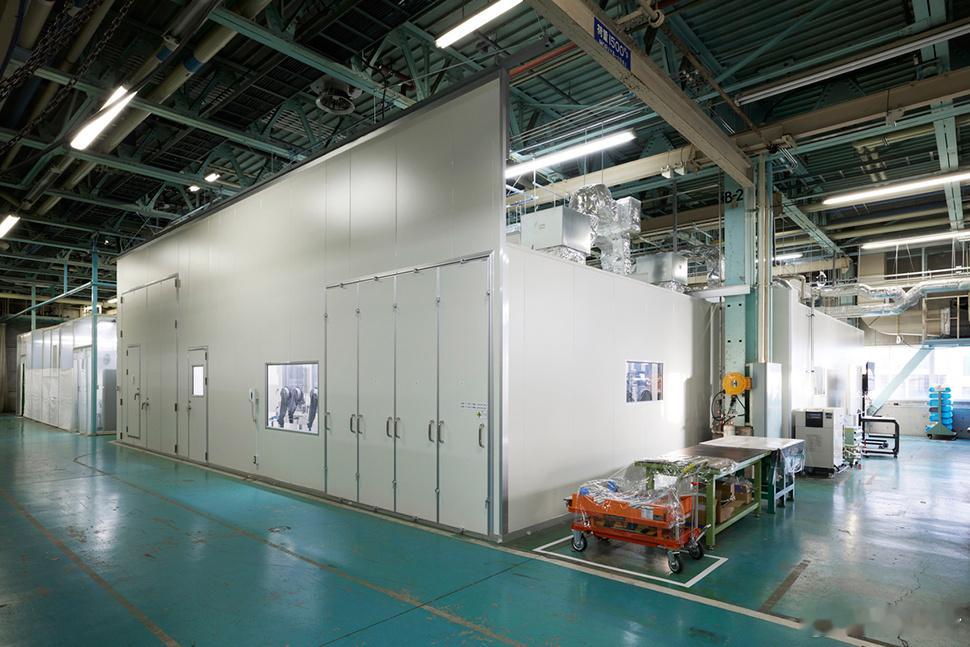 大v聊车 日产今年4月在横滨工厂试产线上完成车用全固态电池原型测试，这款由23层