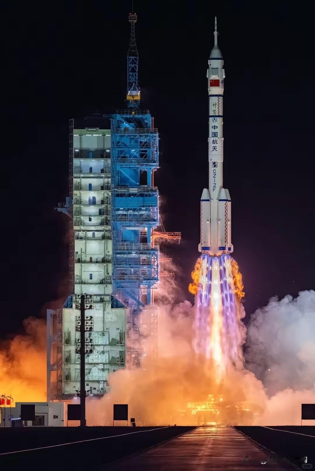 你知道太空垃圾有多危险吗？神舟二十号推迟返回，这波“谨慎”，比啥都让人安心！
 