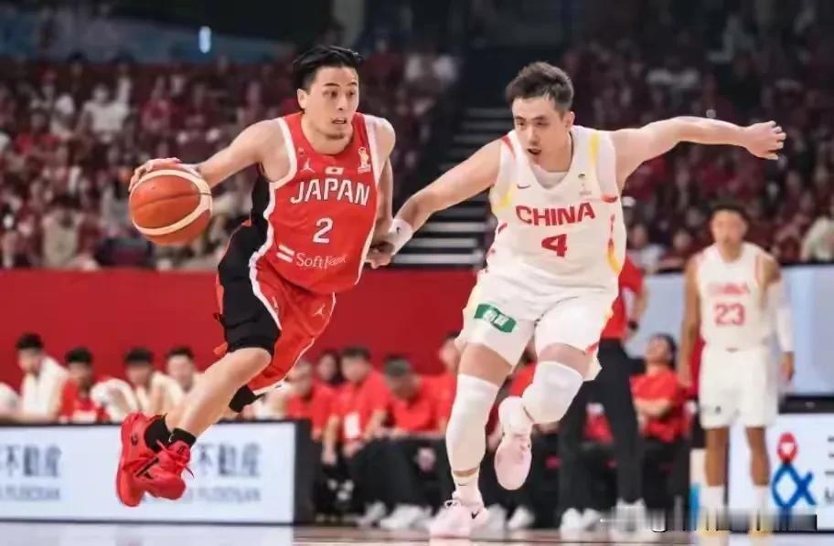 中国男篮客场14分逆转日本男篮以后，这3个球员的口碑被也逆转了！
1、赵继伟，男