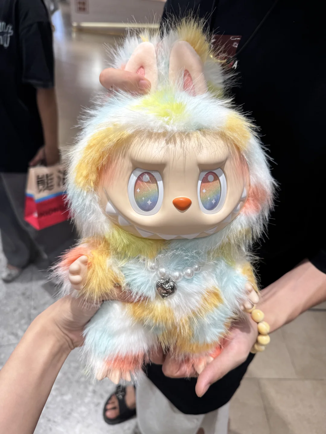 大家的新款labubu颜色都是随机的吗？