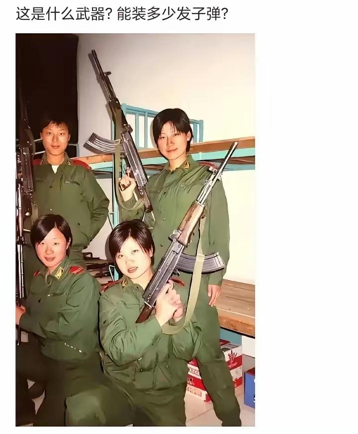 软肩章，应该是2000年以前的兵。