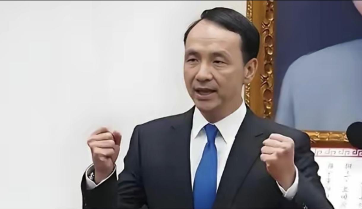 中国大陆可得把台湾那摊子事儿看得透透儿的，尤其得小心那些表面一套背后一套，满嘴仁