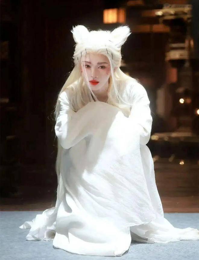 月鳞绮纪鞠婧祎戏服卖掉了 内娱古偶真的被《月鳞绮纪》卷麻了！3亿服化道砸出的视觉