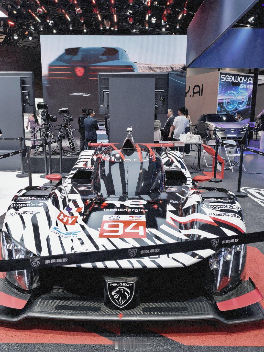 【哇科技带你逛2026北京车展  】今天路过东风标致展台，第一眼就被这辆车拿捏，