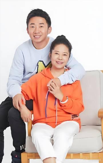 杨迪妈妈给追星人一点震撼  杨迪妈妈真是追星女之光，看到短剧男主眼里的星光，让人
