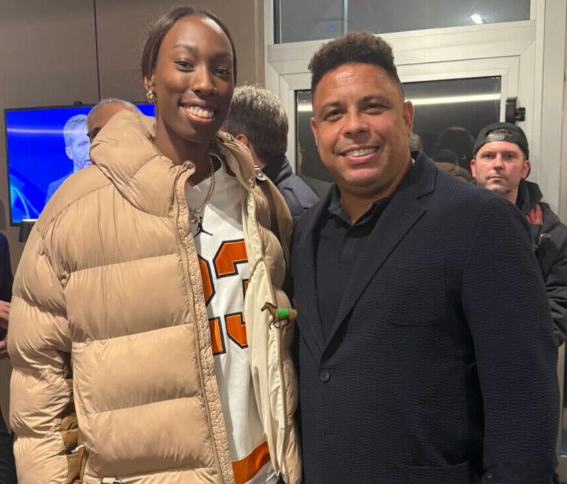 国际排坛动态艾格努努努：我是国米球迷…… 埃格努受俱乐部邀请，在圣西罗球场现场观