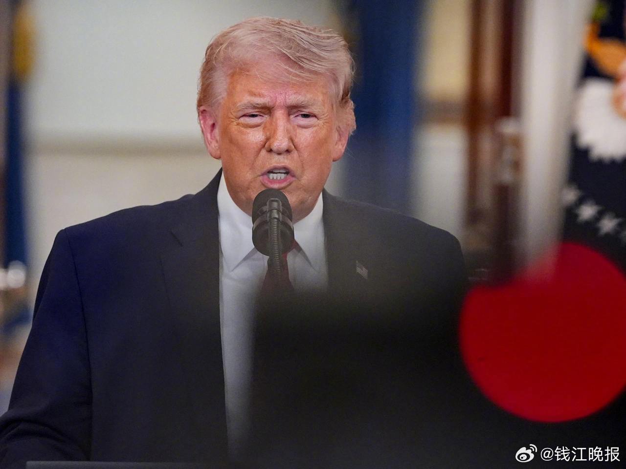 【专家提醒：#美以伊战事越近收尾越易爆发风险#】新华社4月1日报道，美国总统特朗