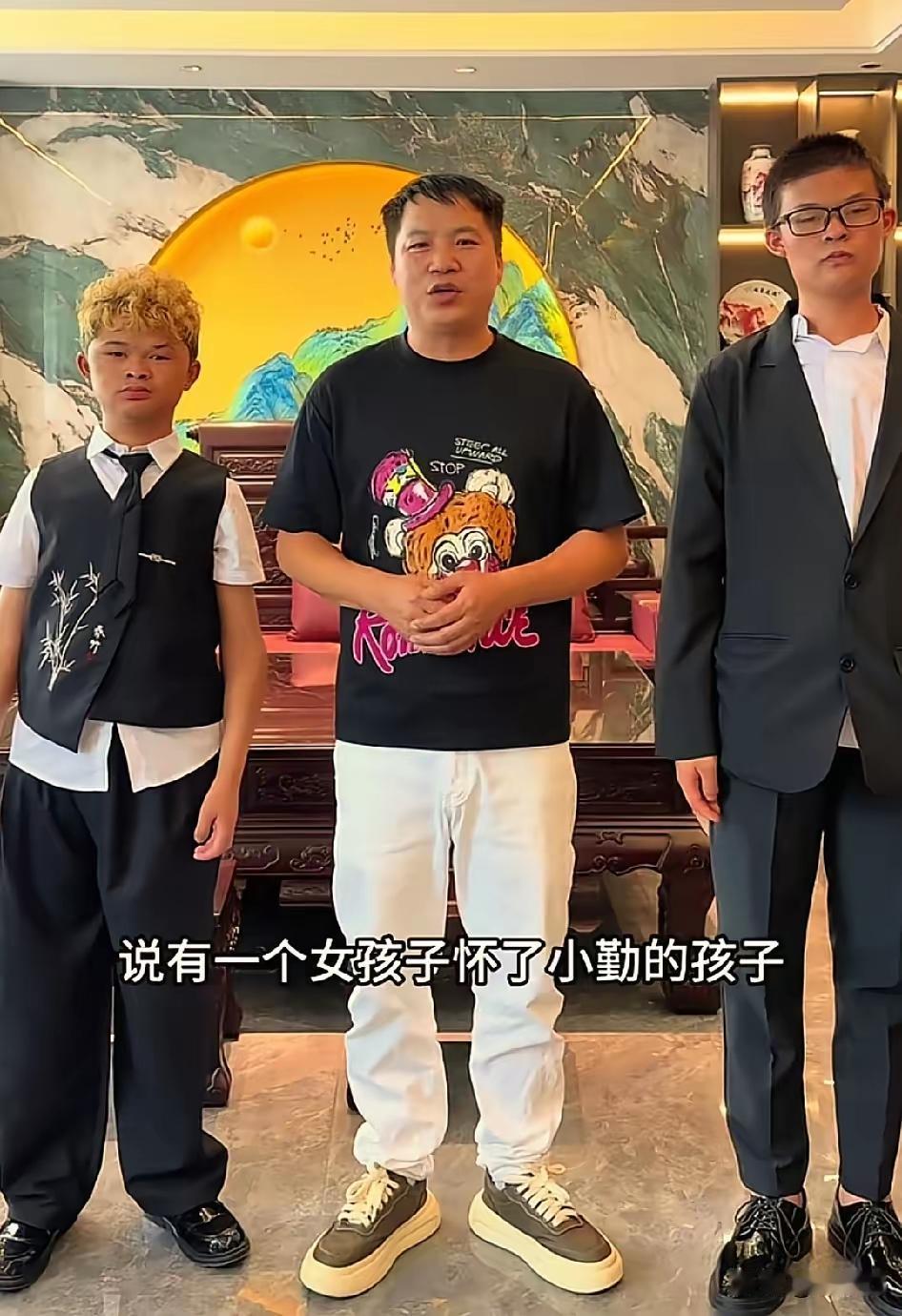 还是收敛一点吧，
这范小勤的书法就闹的全网皆知。
甚至推上了新的高潮，也趁着这次