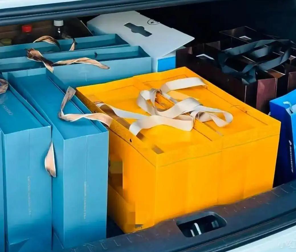 原来这个天天宣传反电诈、反诈骗的名人也躲不过被骗啊[尬笑][尬笑]。《今日说法》