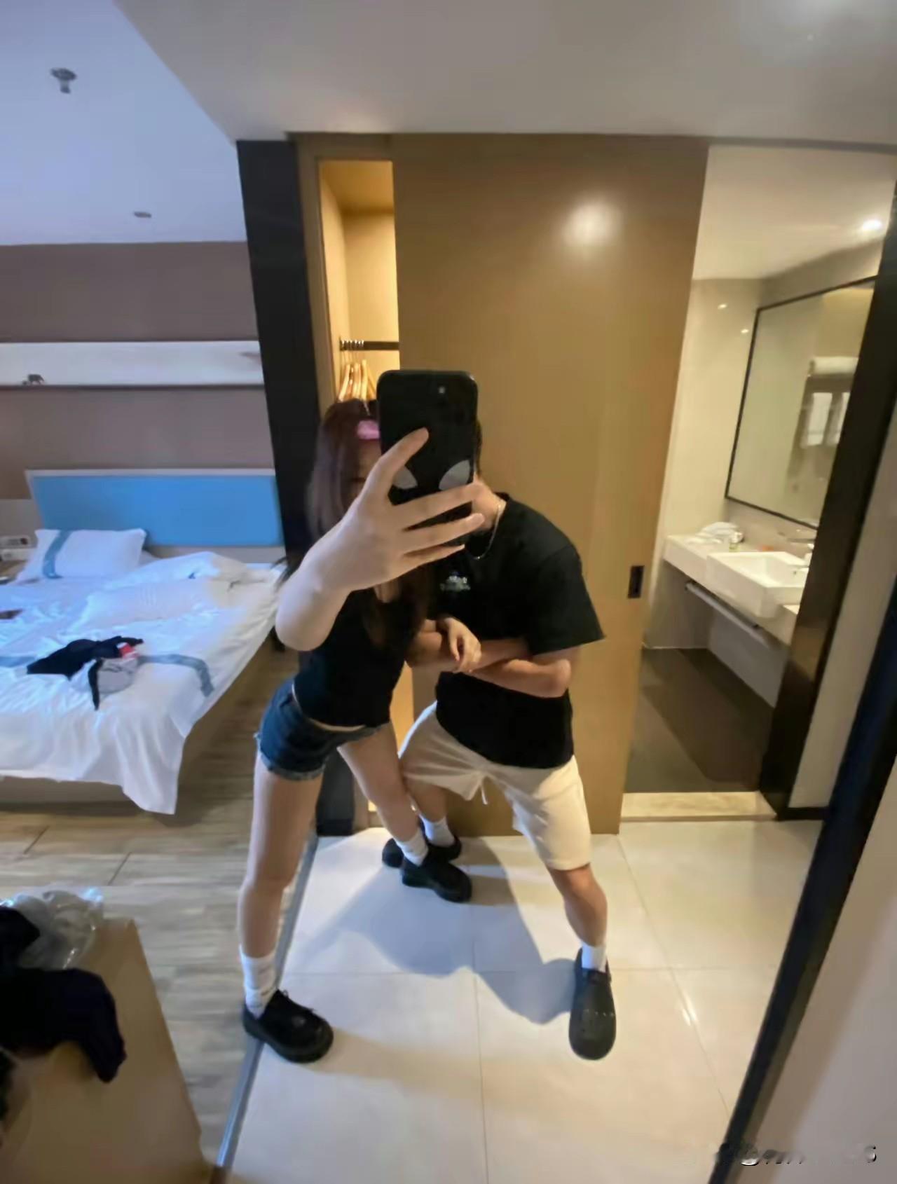 一个被窝睡不出来两种人[尬笑]