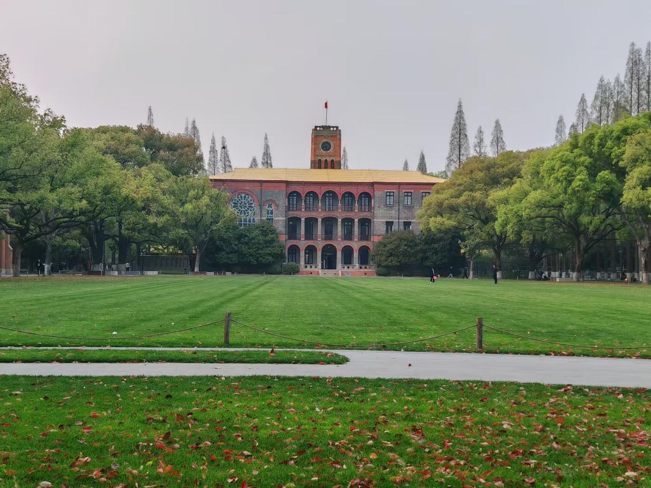 活了这么多年，我活明白了一个道理。就是有的时候你必须要很硬气，别人才能够把你当回