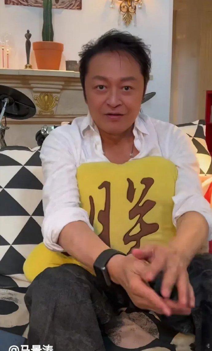 马景涛报平安，昔日《孝庄秘史》多尔衮经典无人及。宁静风生水起，剧本不断；马景涛却