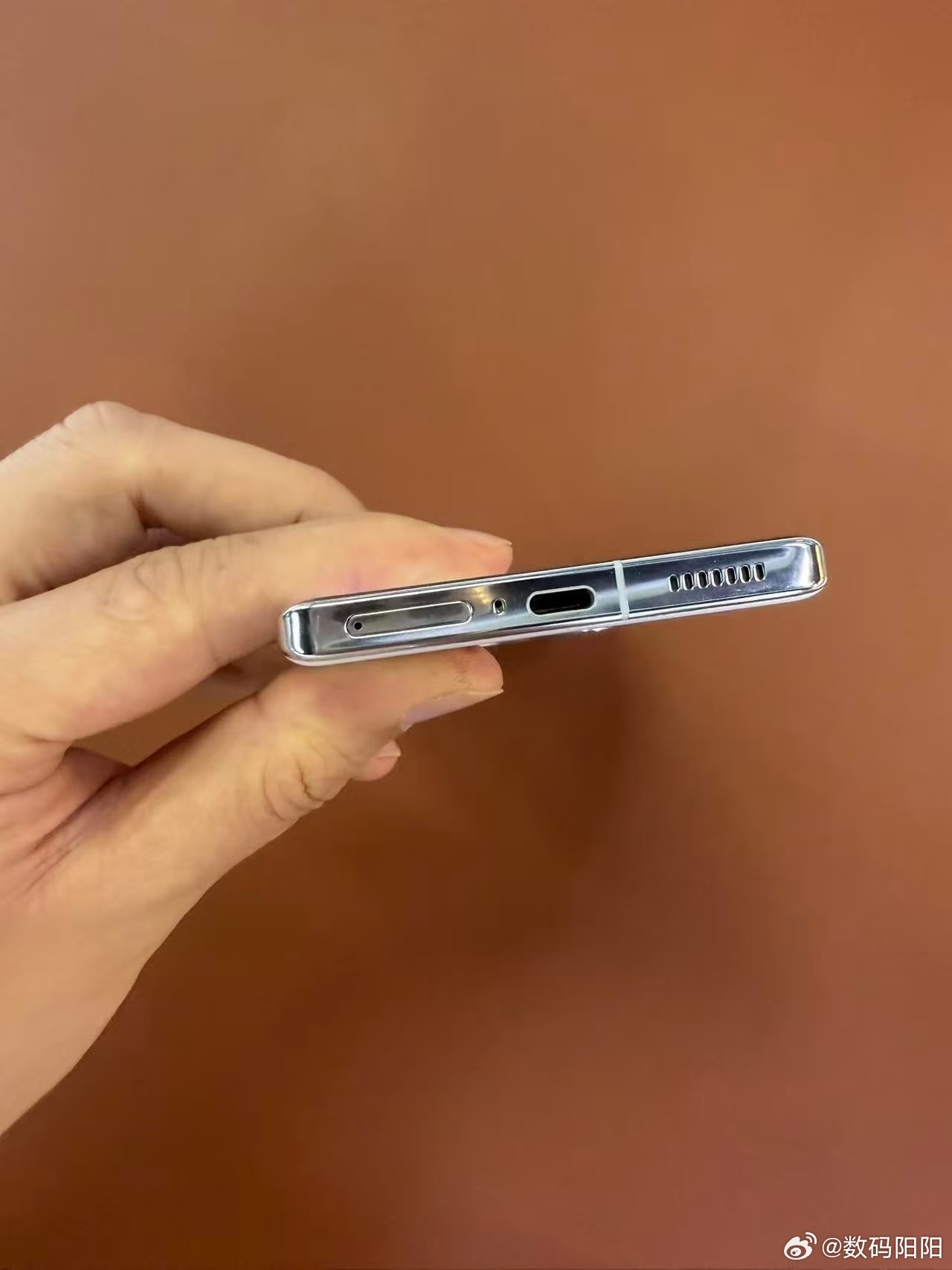 iQOO12Pro一直是我心目中比较完美的一代旗舰。它的手感是曲面屏中的标杆，体