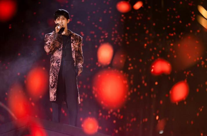 易烊千玺生来就是going我的双11疯狂好六夜这几年，千玺的每次舞台都给人带来不