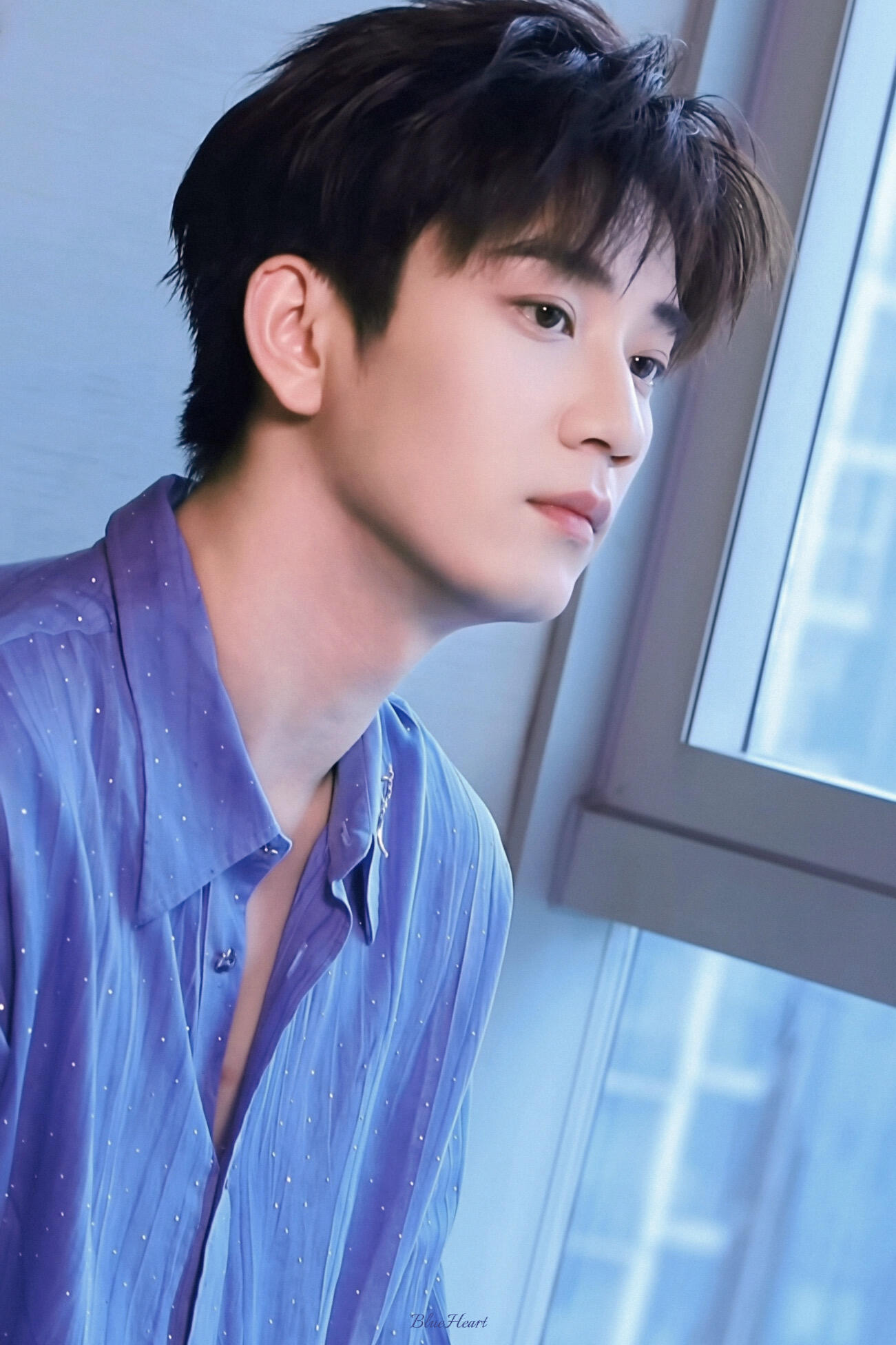 王子奇模仿哈兰德走路王子奇藏不住的有趣属性暴露！路透抓拍即兴模仿哈兰德，僵硬步伐