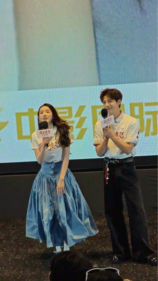 王玉雯蹦蹦跳跳闯进我的镜头王玉雯蹦蹦跳跳出场生图直出氛围感绝佳，王玉雯蹦蹦跳跳现