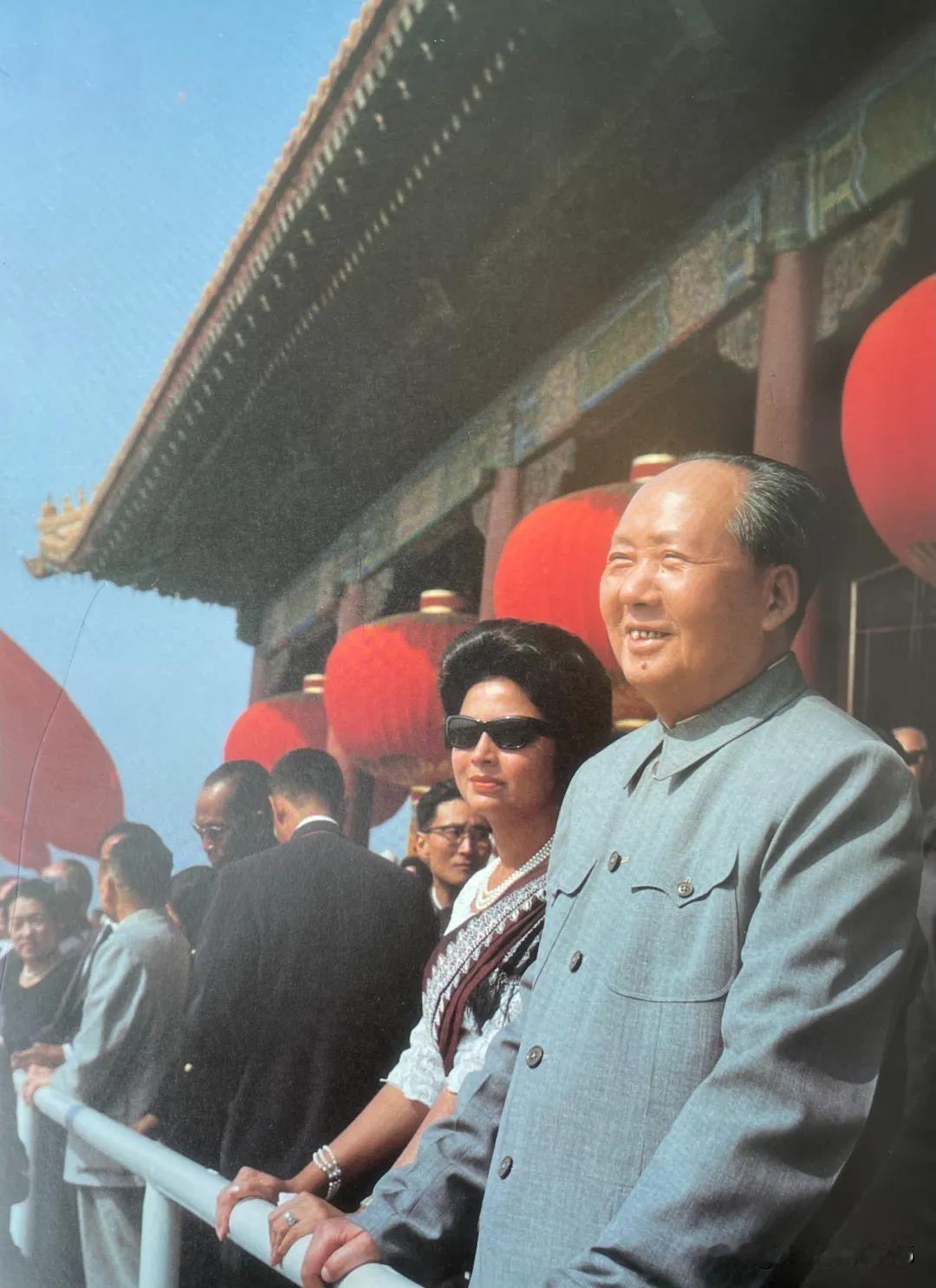 纵观中国五千年历史，毛主席的智慧无人能及，是中国把人民的利益放在第一位的人民领袖