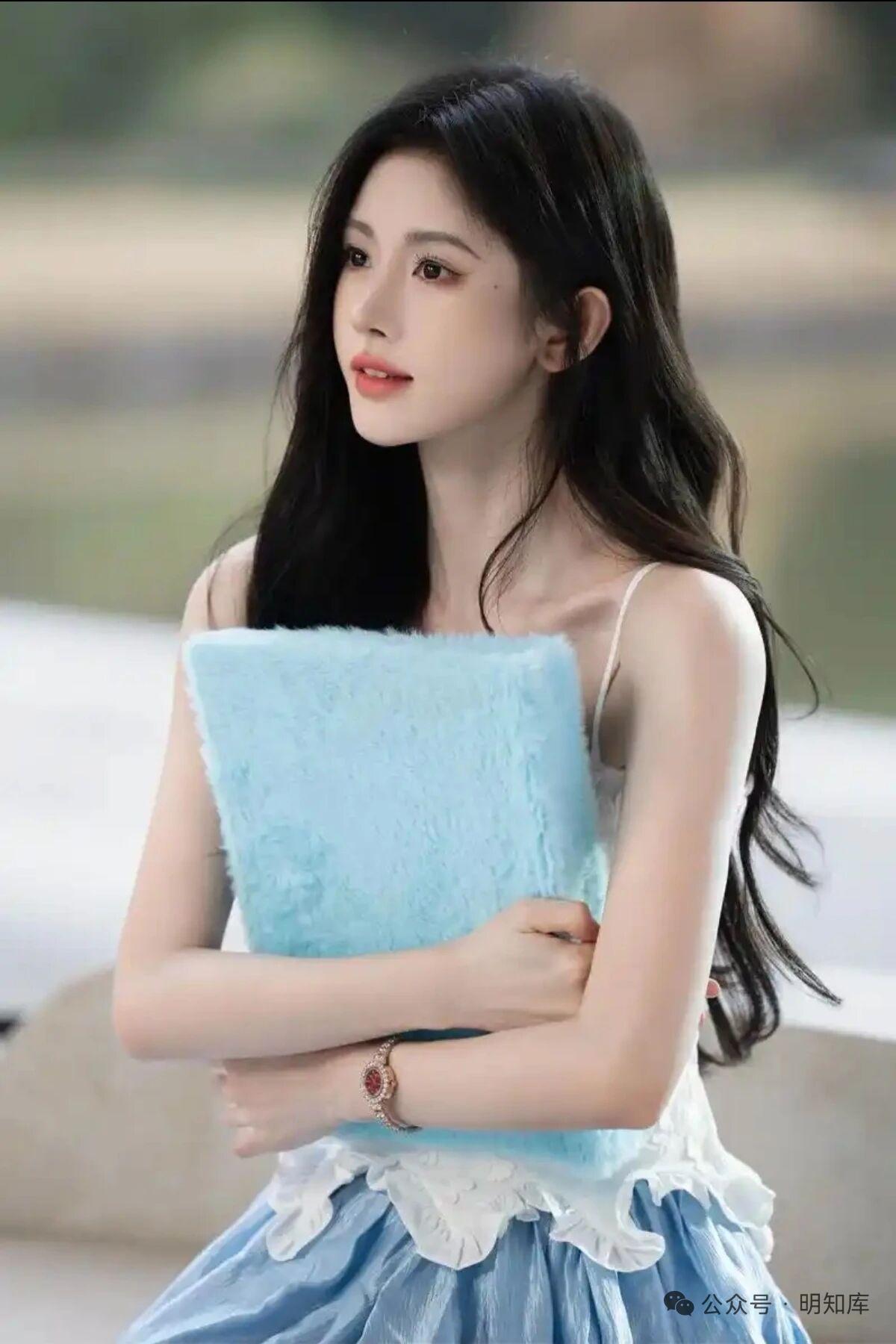 鞠婧祎这次真的危险了！偷税露税再次被举报！

鞠婧祎经纪公司丝芭传媒去年就和鞠婧