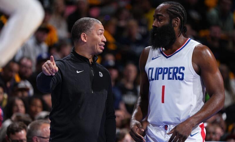 [碰拳]大胡子，快点弃船逃生吧，快船这艘破船快要被击沉了。。。
[碰拳]快船现在