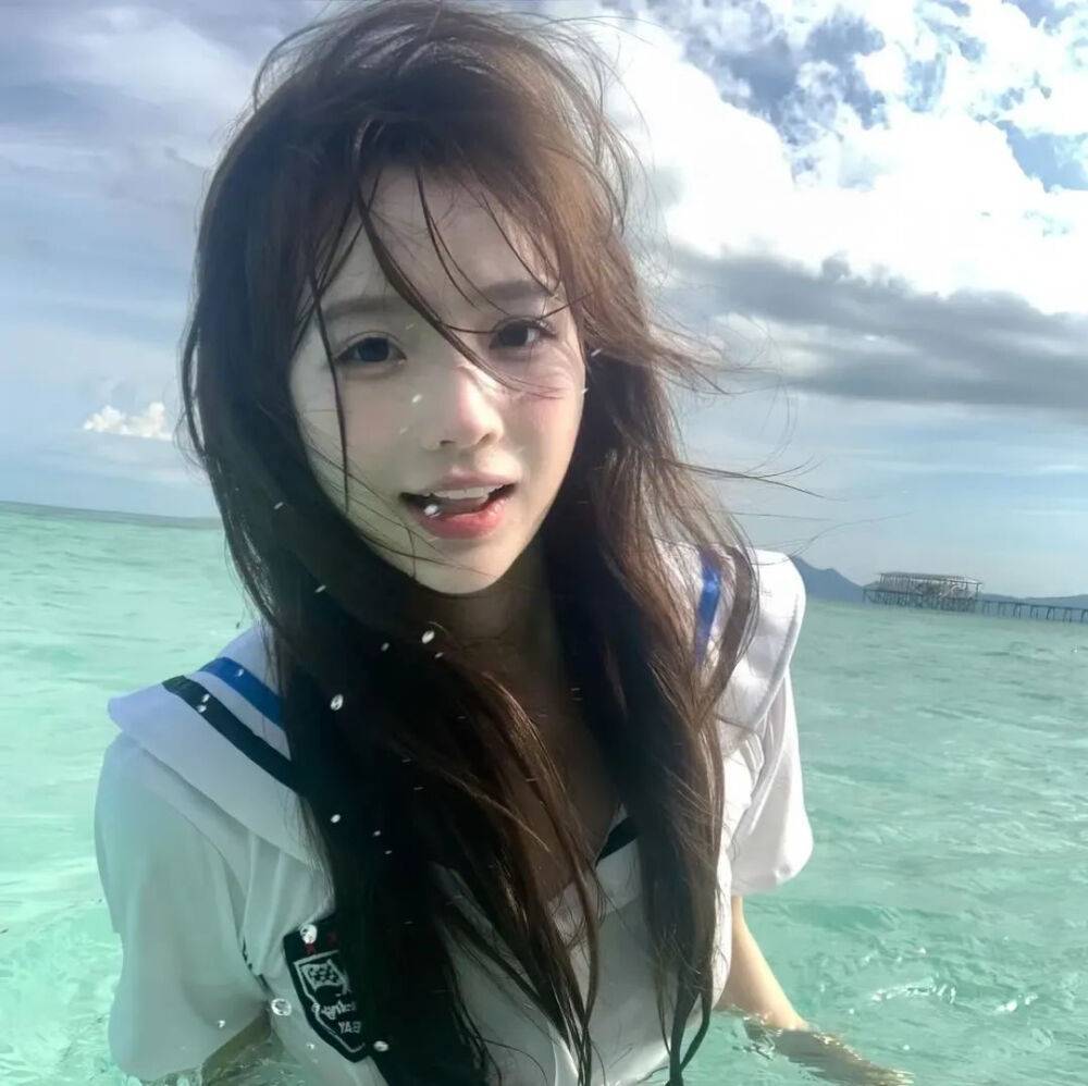 “ 我心中不会有黄昏，有你在，永远像初春的清晨。”  