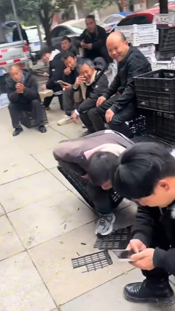 哎呦我的妈，哈哈哈哈。