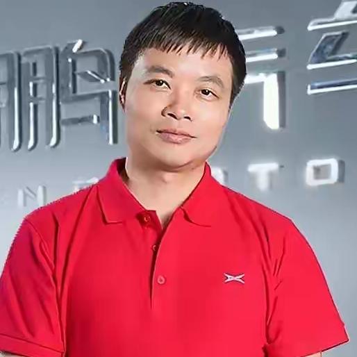 2025年11月小鹏科技日，IRON机器人一亮相就炸了锅！它迈着近乎完美的“猫步