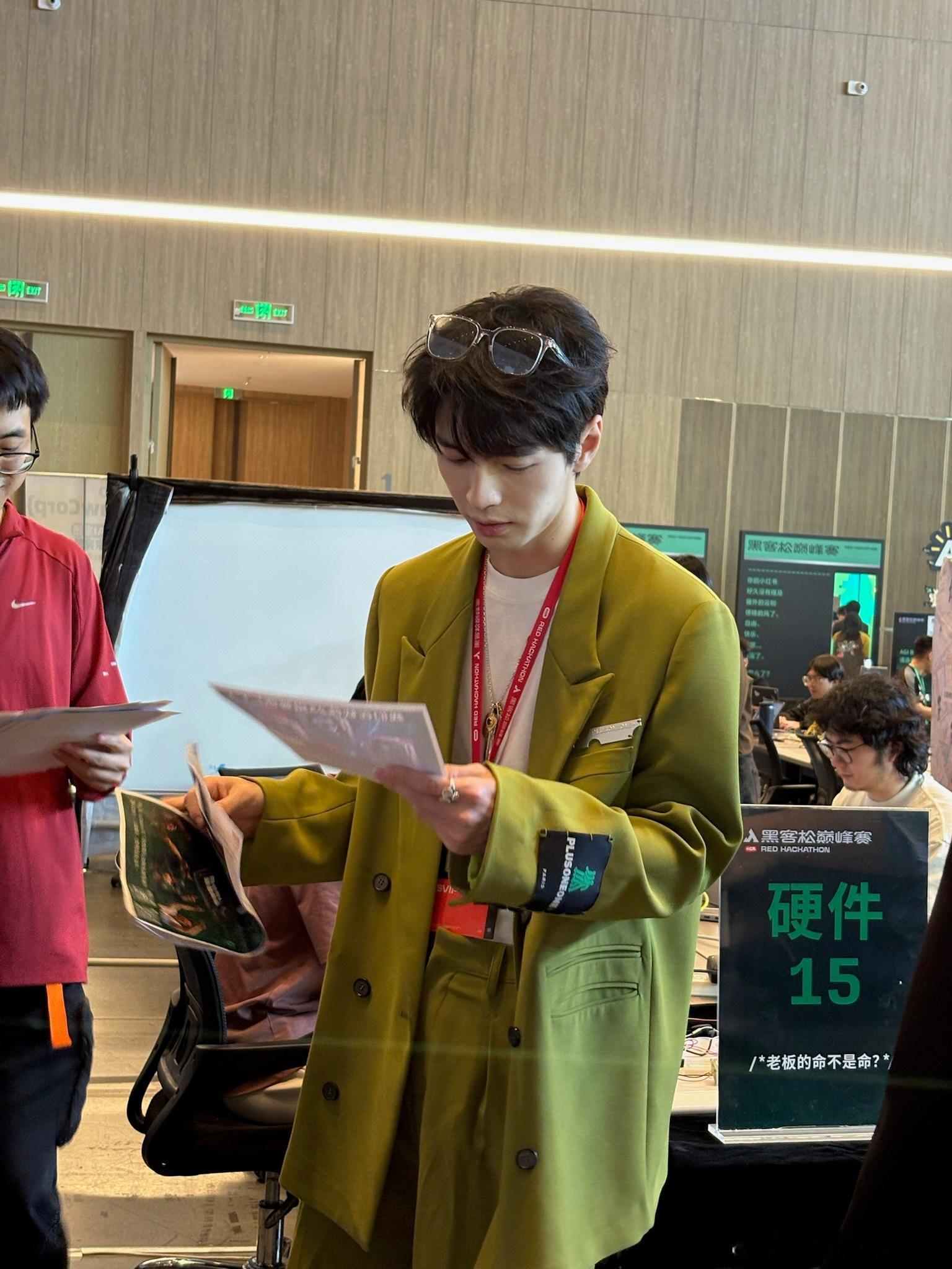 赛场是属于蒲熠星的主场蒲熠星大赛现场梦回一站到底 蒲熠星在大赛现场帅到犯规！认真