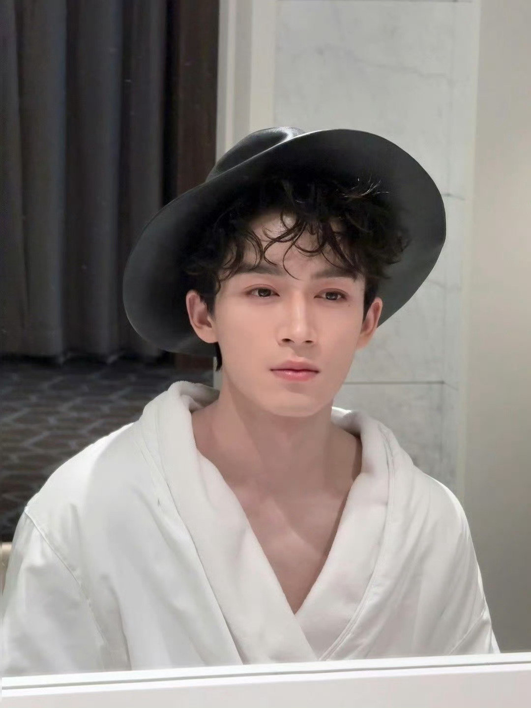 期待王星越   期待更多的帅图   多拍多发我们爱看[爱慕] 