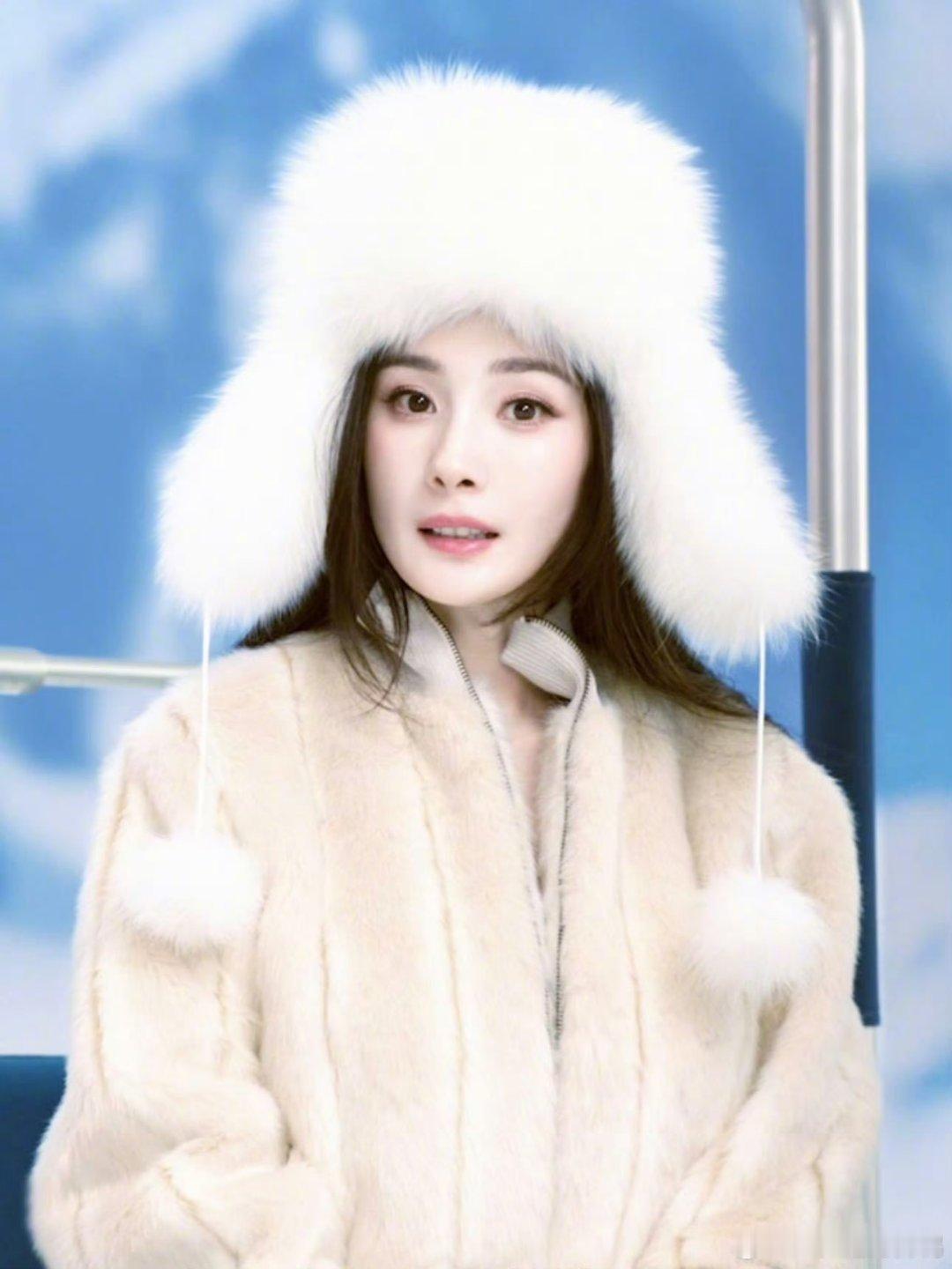 杨幂冰雪女王谁懂幂姐这个戴帽子的 美成啥了 我拥护姐的美貌[点赞][点赞][点赞