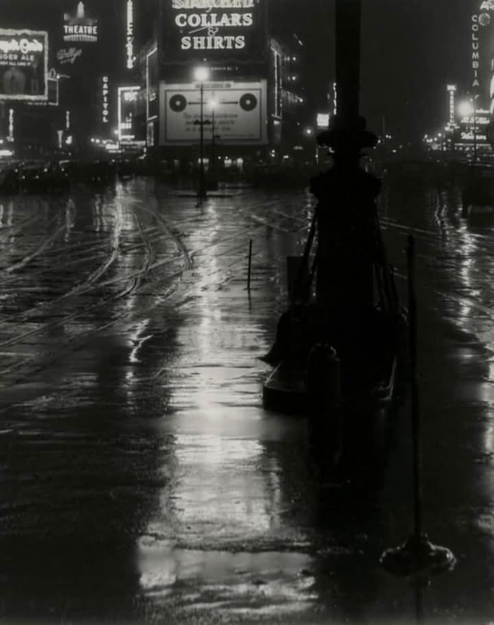 1923，雨夜的纽约时代广场 