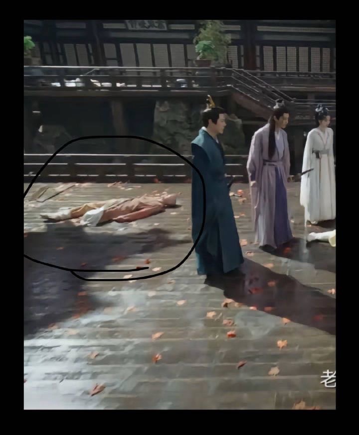 这是假人？这是正片里群演扣耳屎？？敷衍成这样还敢吹口碑翻转？？ ​​​
