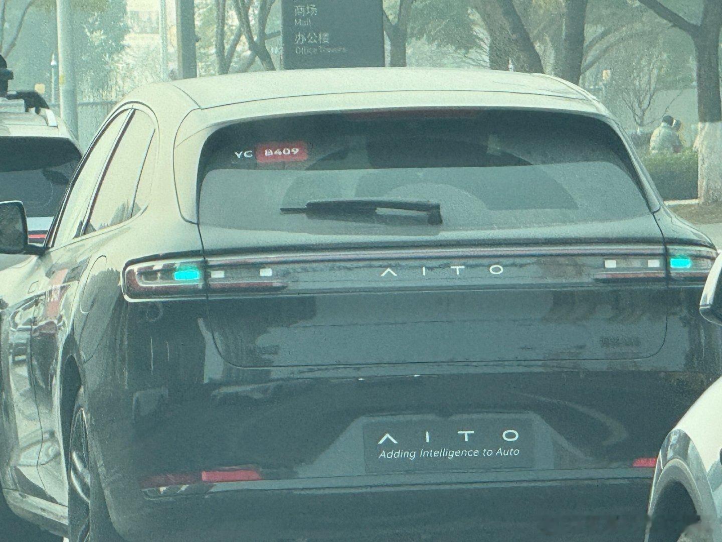 问界M5小蓝灯的测试车，不知道是支持加装还是改款后再上问界m5智慧出行体验