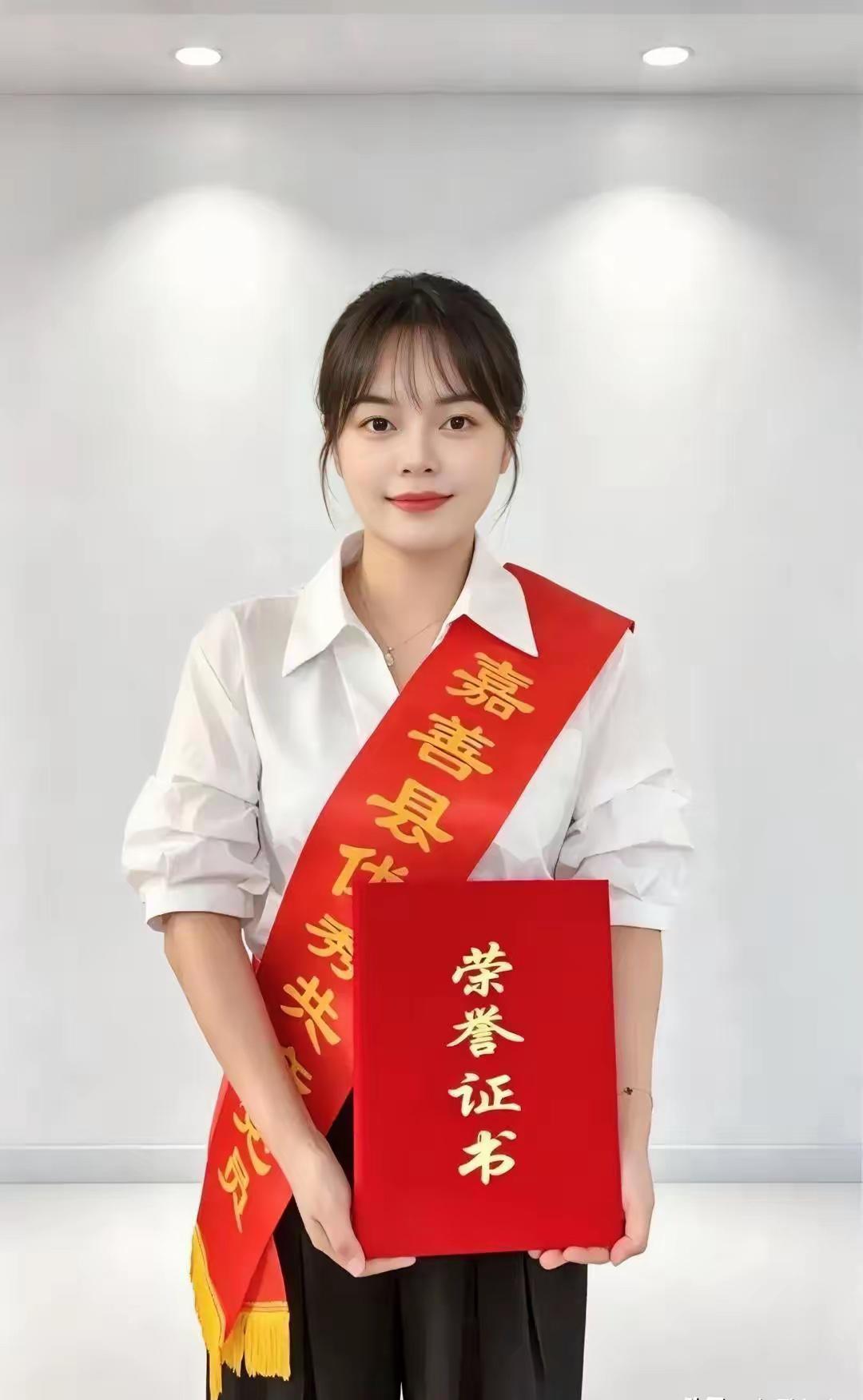那个699分的河南女孩韩雅平，查完分数后，第一个电话打给的不是爸妈，而是一个远在