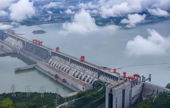 日本网友表示：如果中日战争爆发，日本第一个炸的不是中国的重要城市，而是第一个炸中